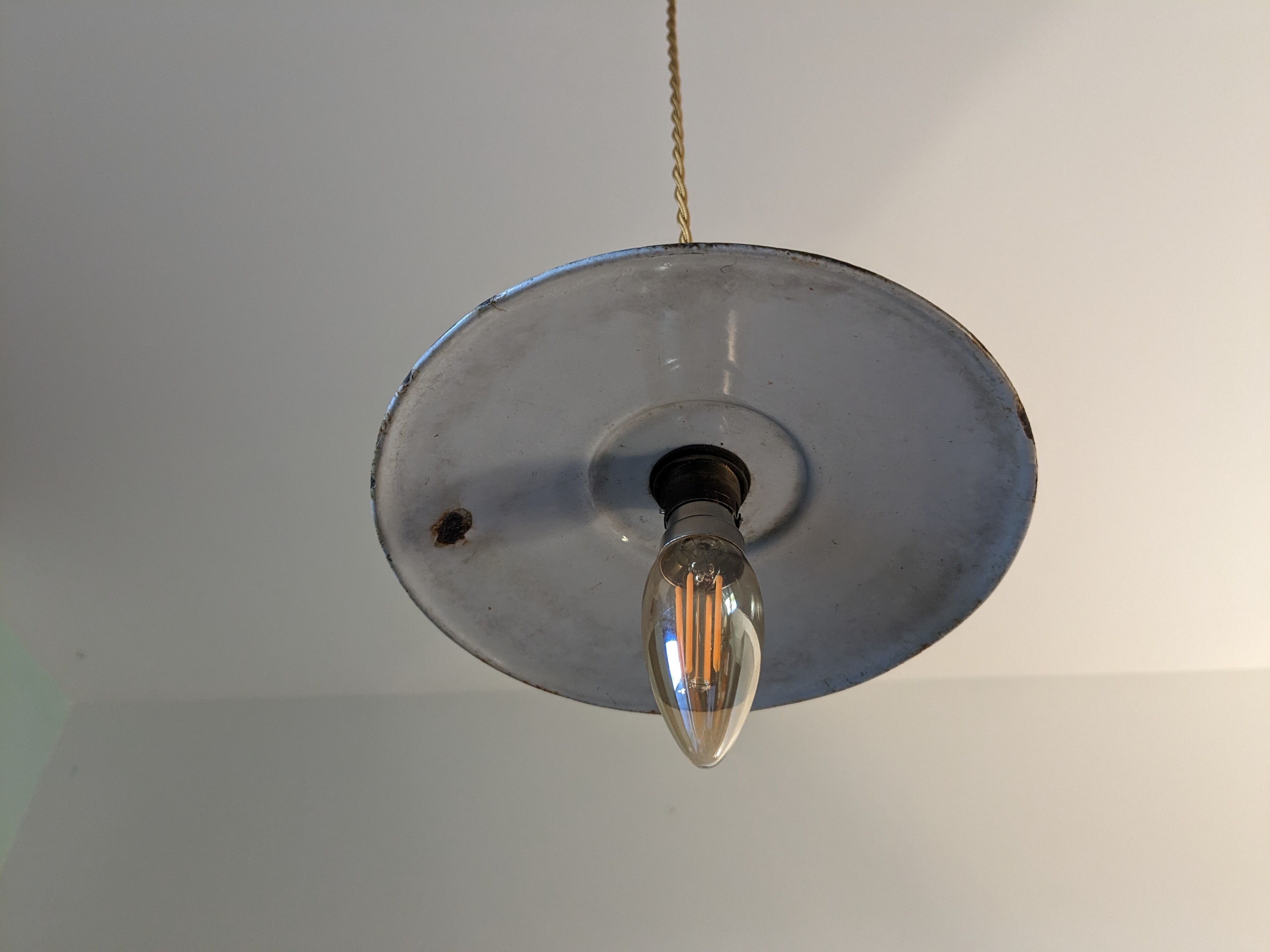 Industrial hanging lamp in green enamelled sheet metal