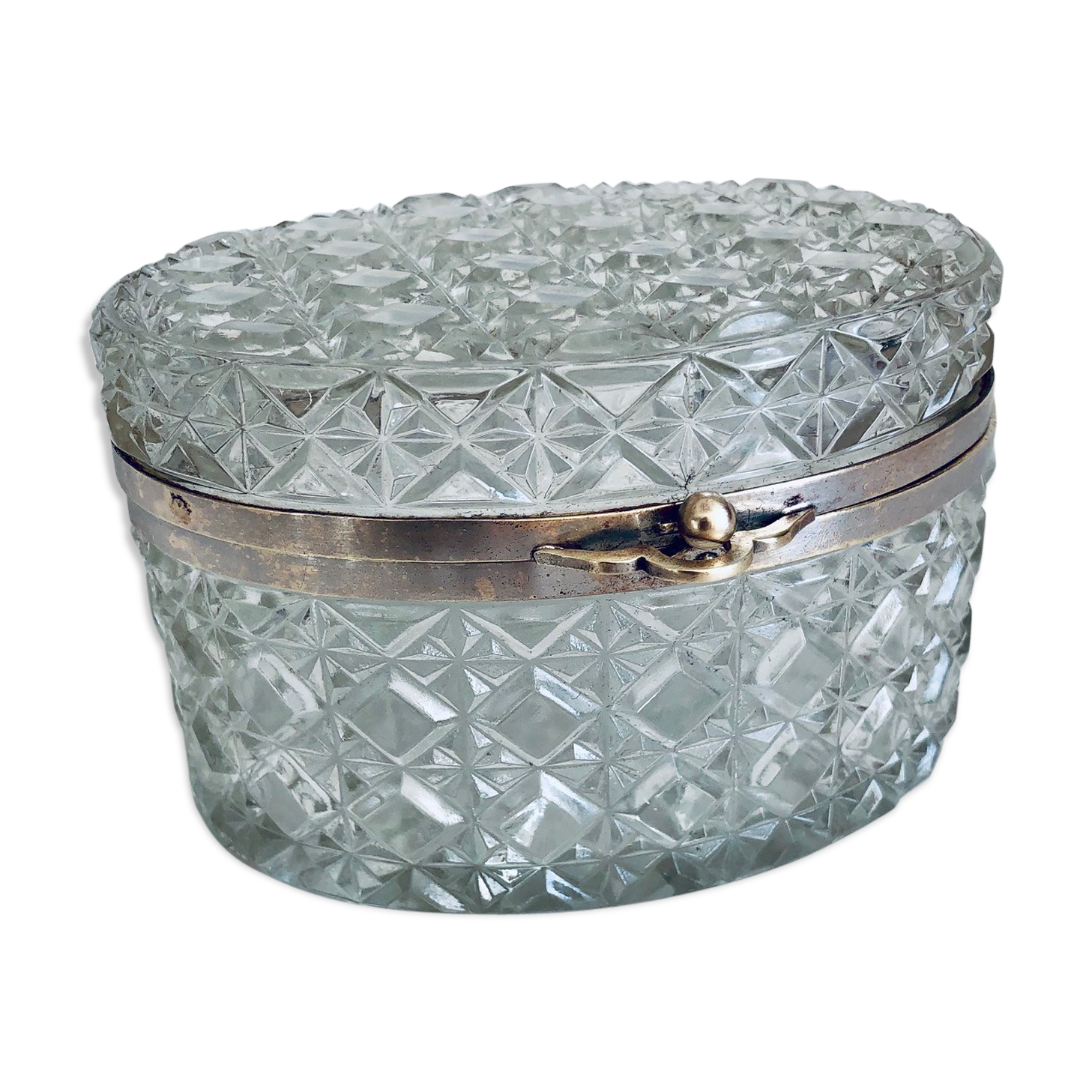 Boite à bijoux en verre taillé et laiton argenté