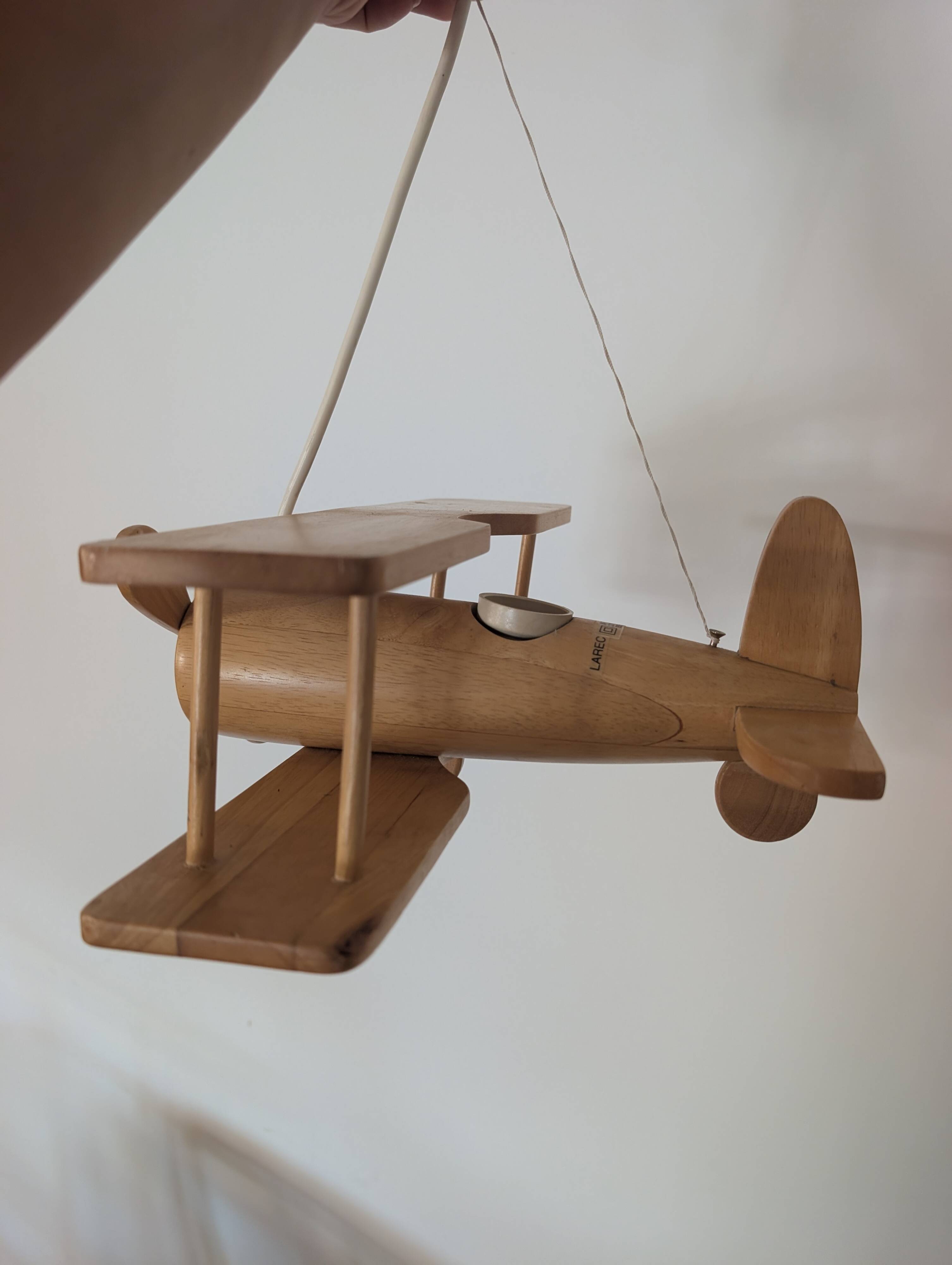 Wooden aircraft suspension