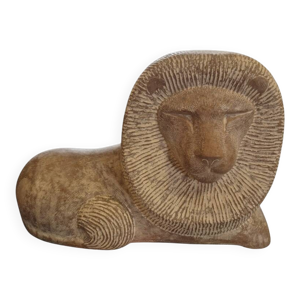 Sculpture en pierre d'un - lion