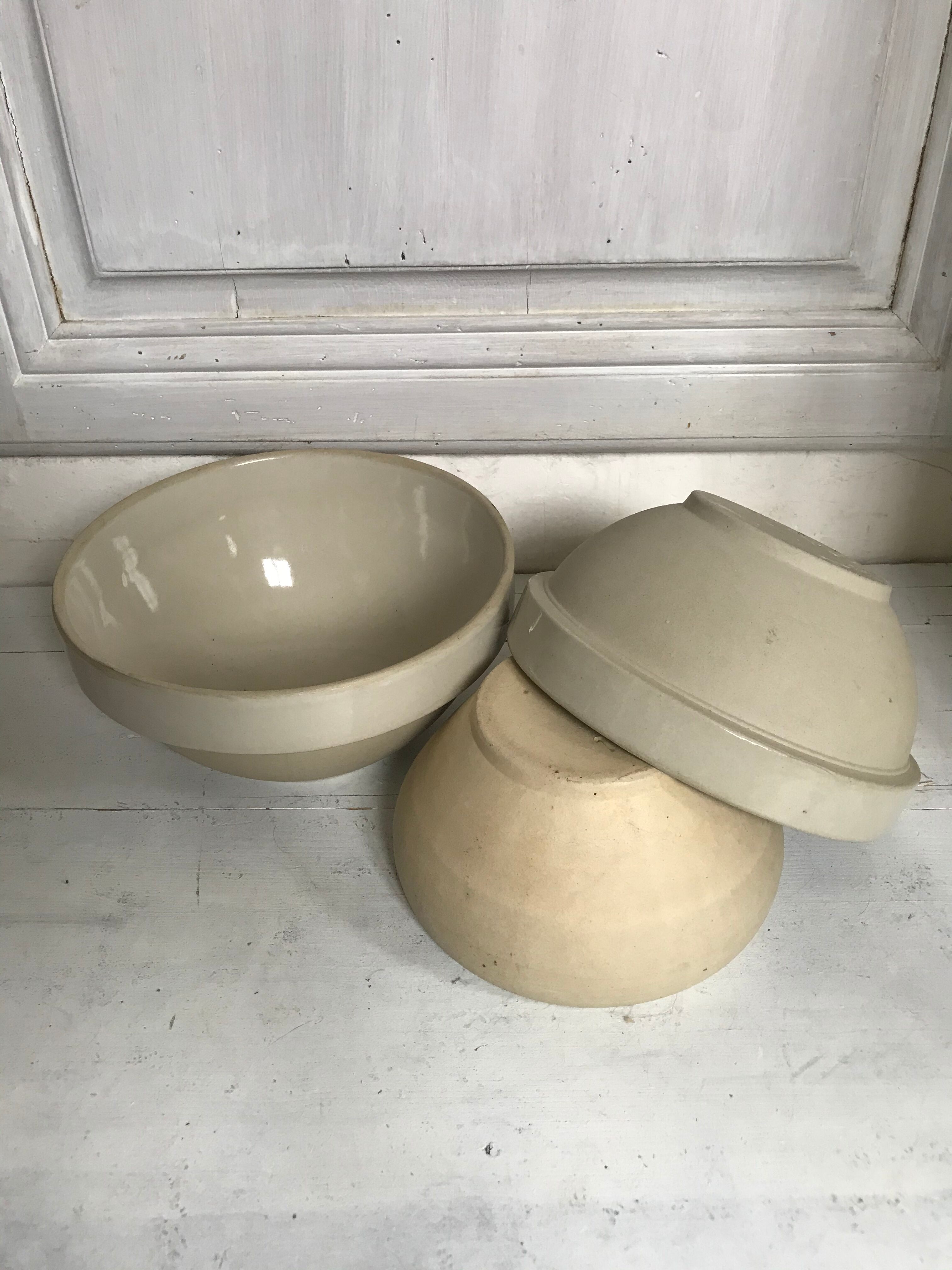 Set de trois bols en grès vernissé
