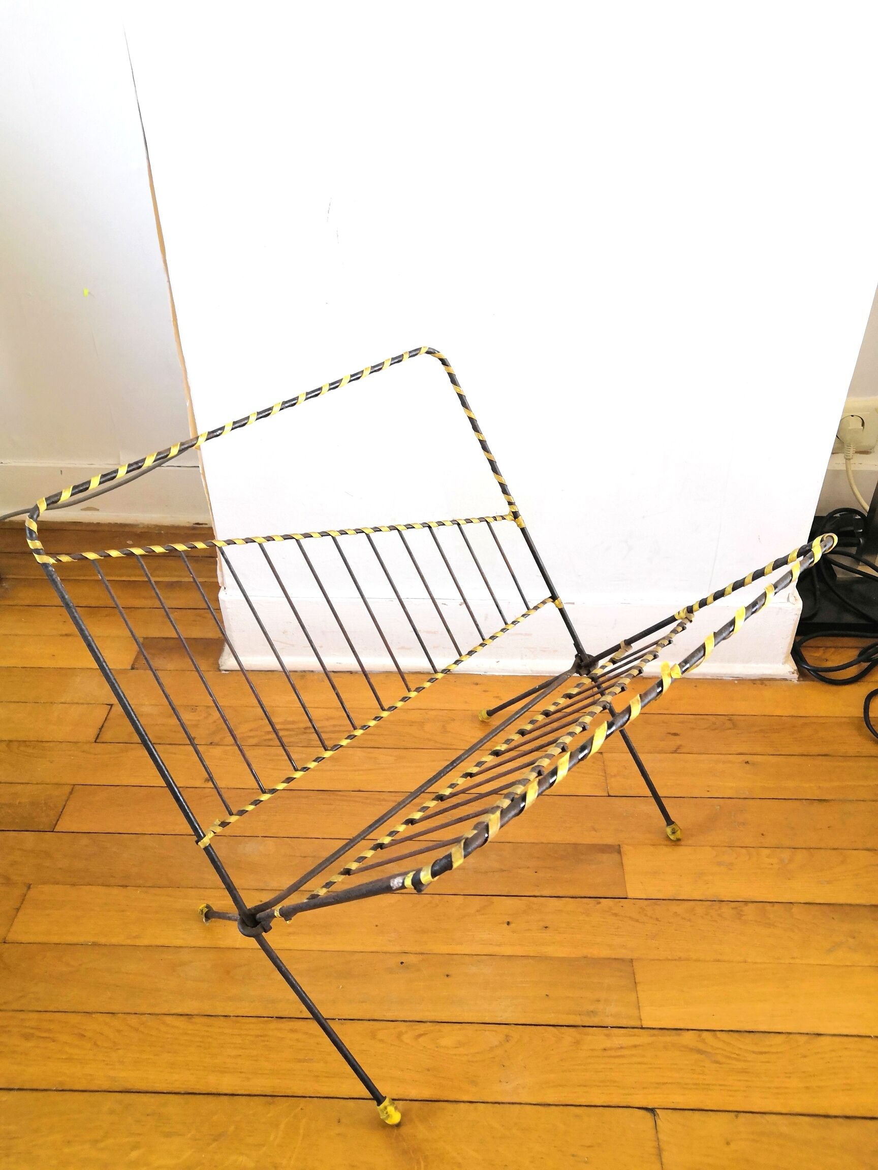 Foldable design magazine holder 50s - 60s