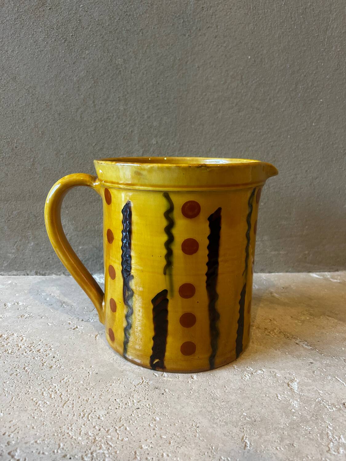 Clay jug from Cliousclat