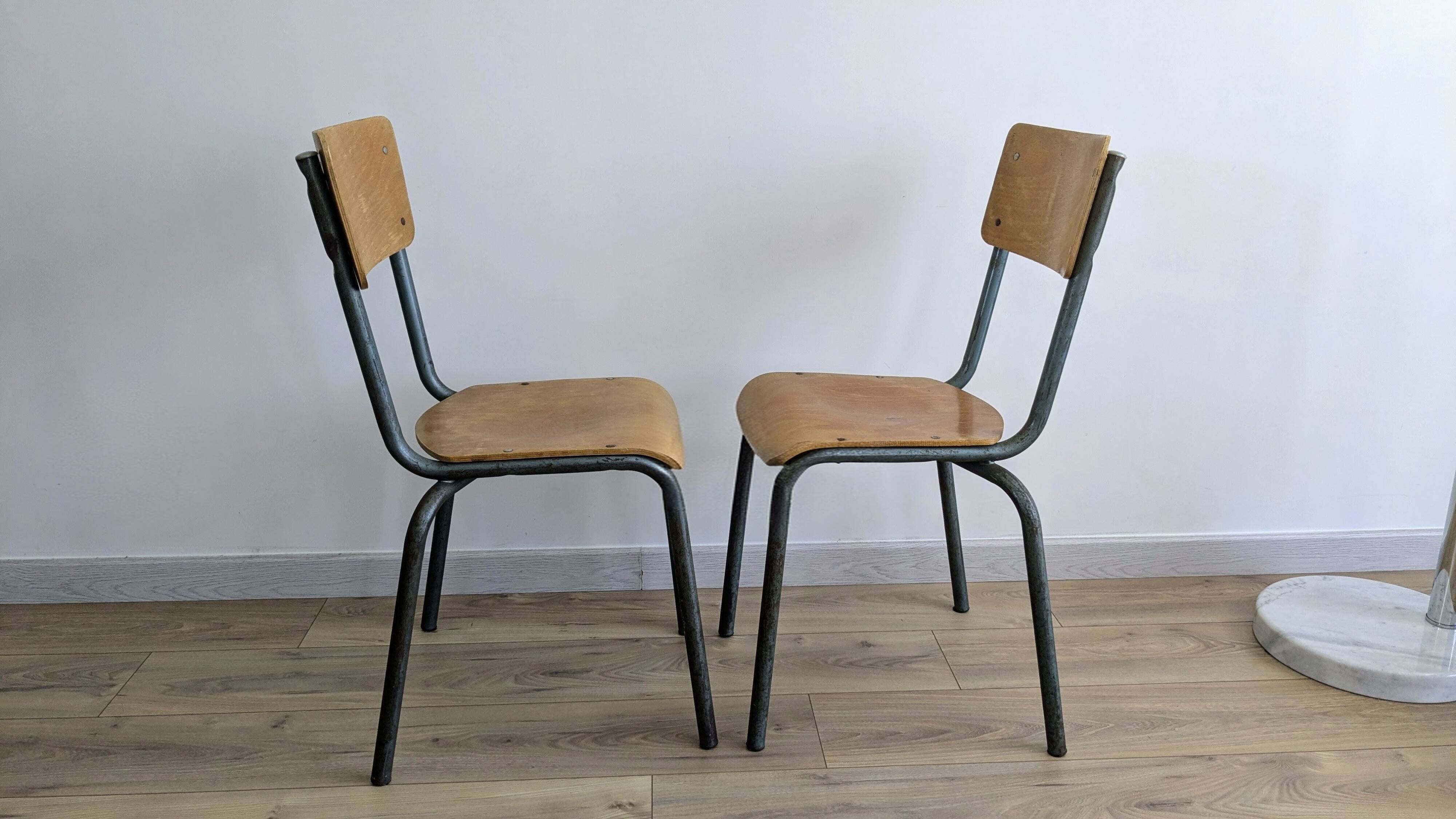 Paire de chaises d’école vintage années 50 esprit Jacques Hitier