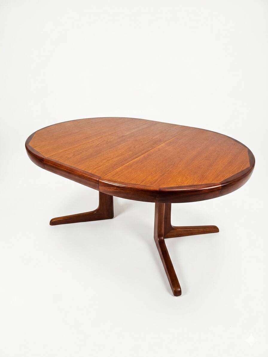 Baumann extendable table in teak from the 1960s.