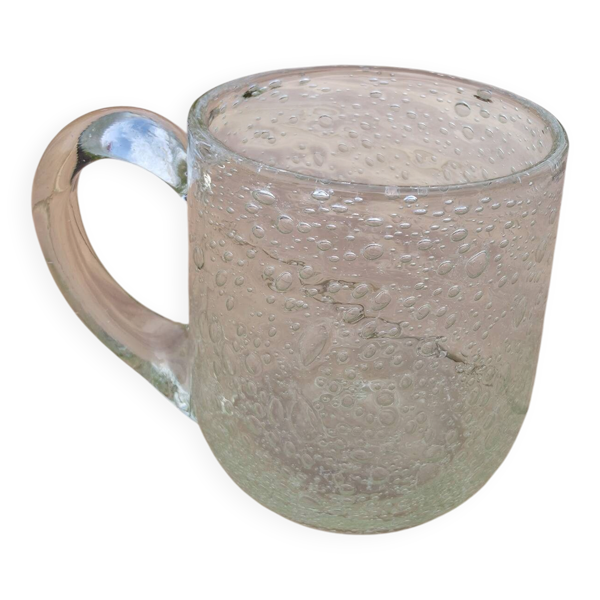 Tasse en verre bullé jaune paille signée Biot