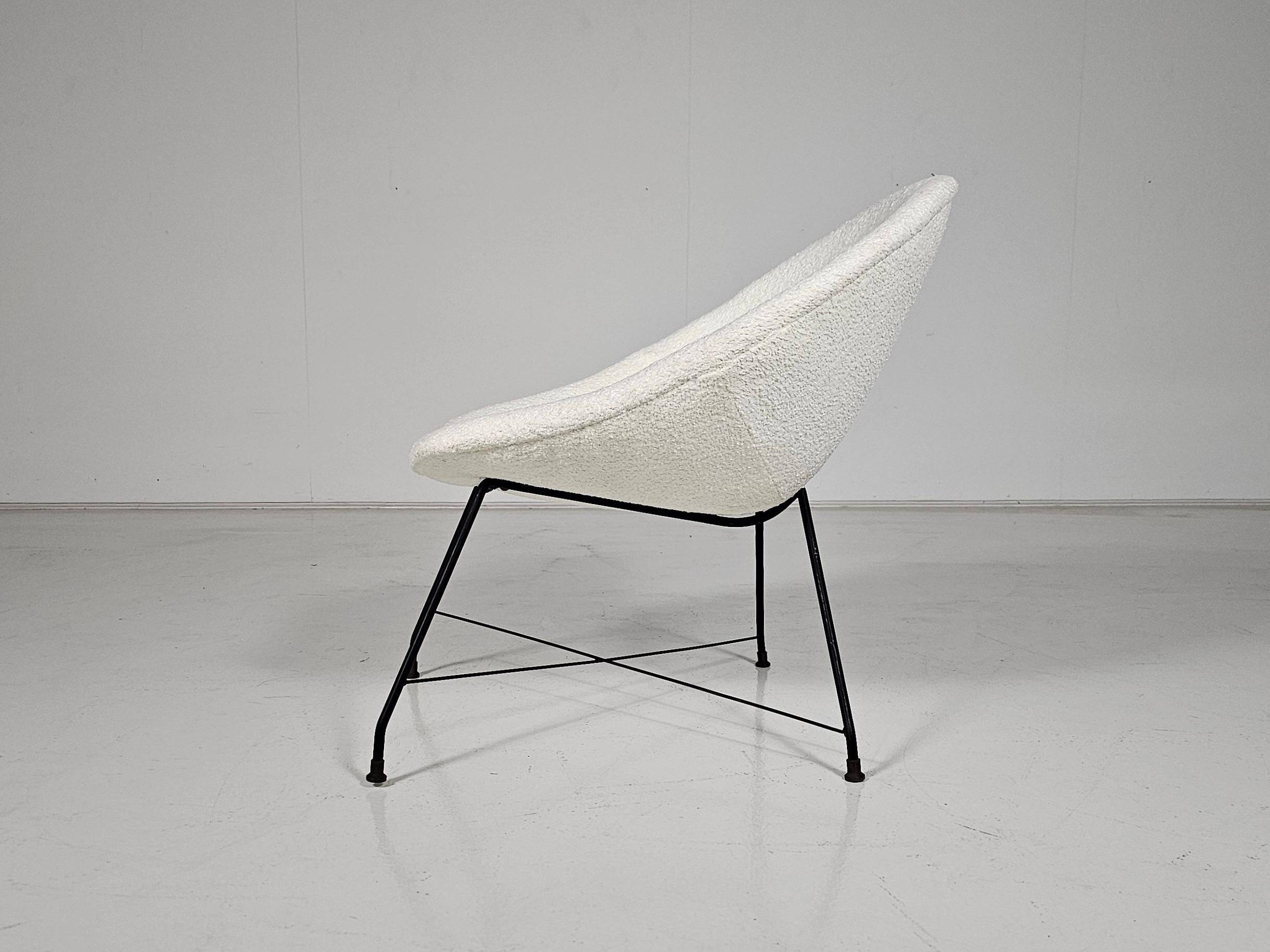 'Minoletta' cream boucle chaise longue by Augusto Bozzi for Saporiti, 1950s