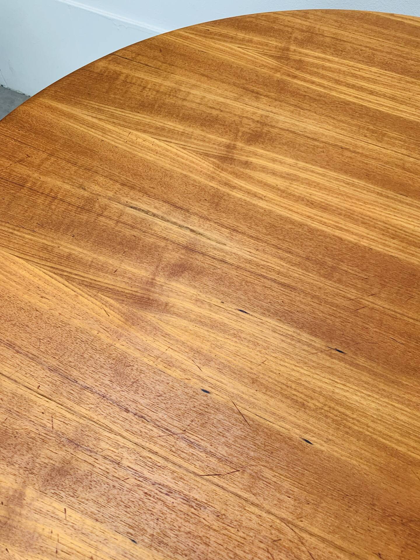 Table ronde scandinave en teck, 1960