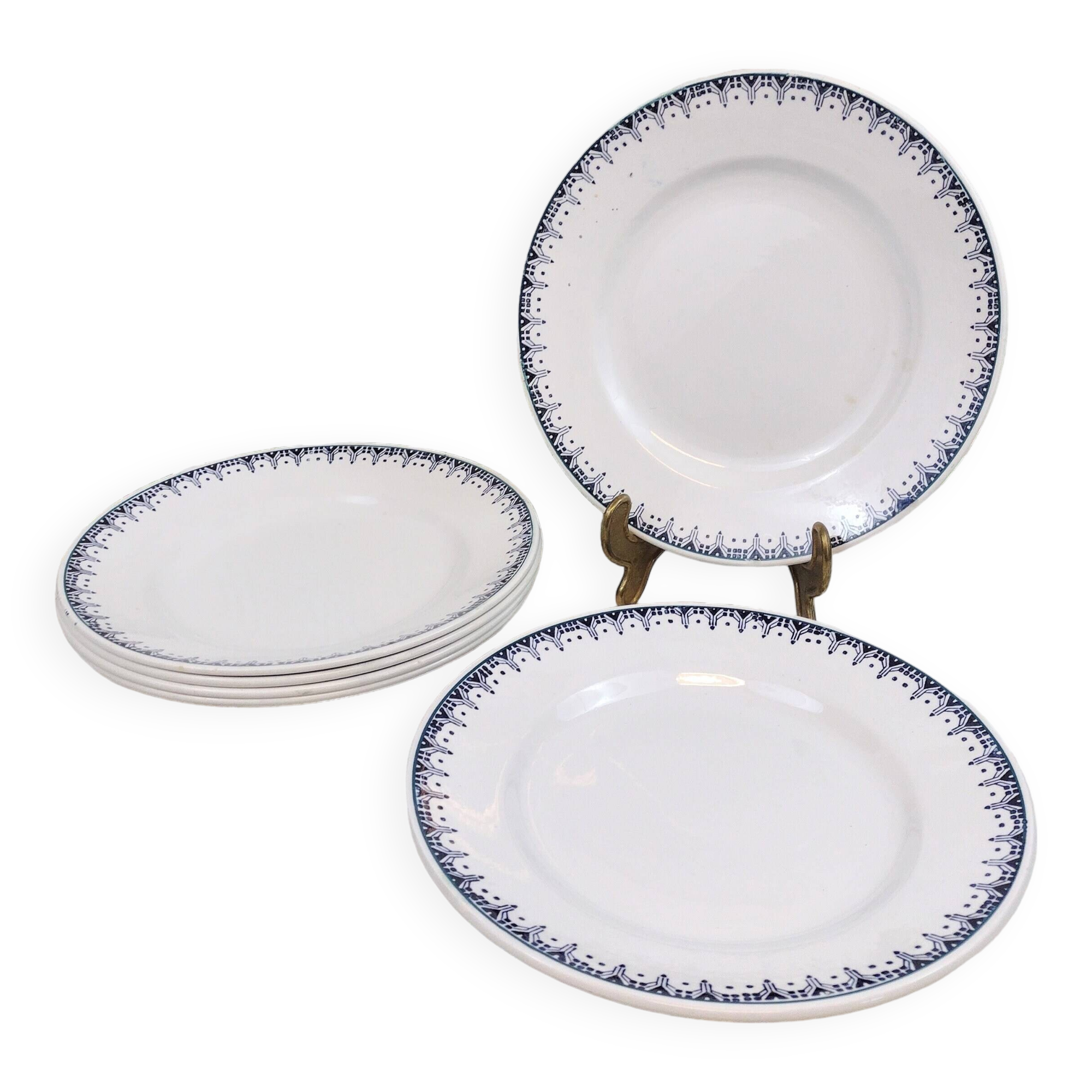 6 St Amandinoise two-tone flat plates