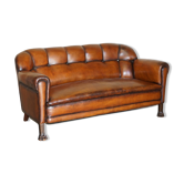 Canapé Chesterfield victorien en cuir avec pieds griffes de lion en chêne