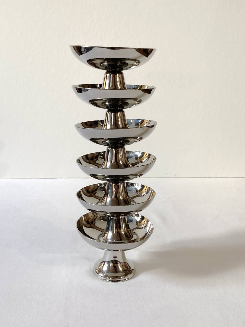 6 stainless steel ice cream/dessert bowls