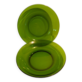 2 assiettes vintage en verre vert à liseré sombre – années 60-70