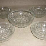 Lot saladier et  4 coupelles en verre moulé pressé