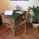 Bureau et sa chaise en rotin