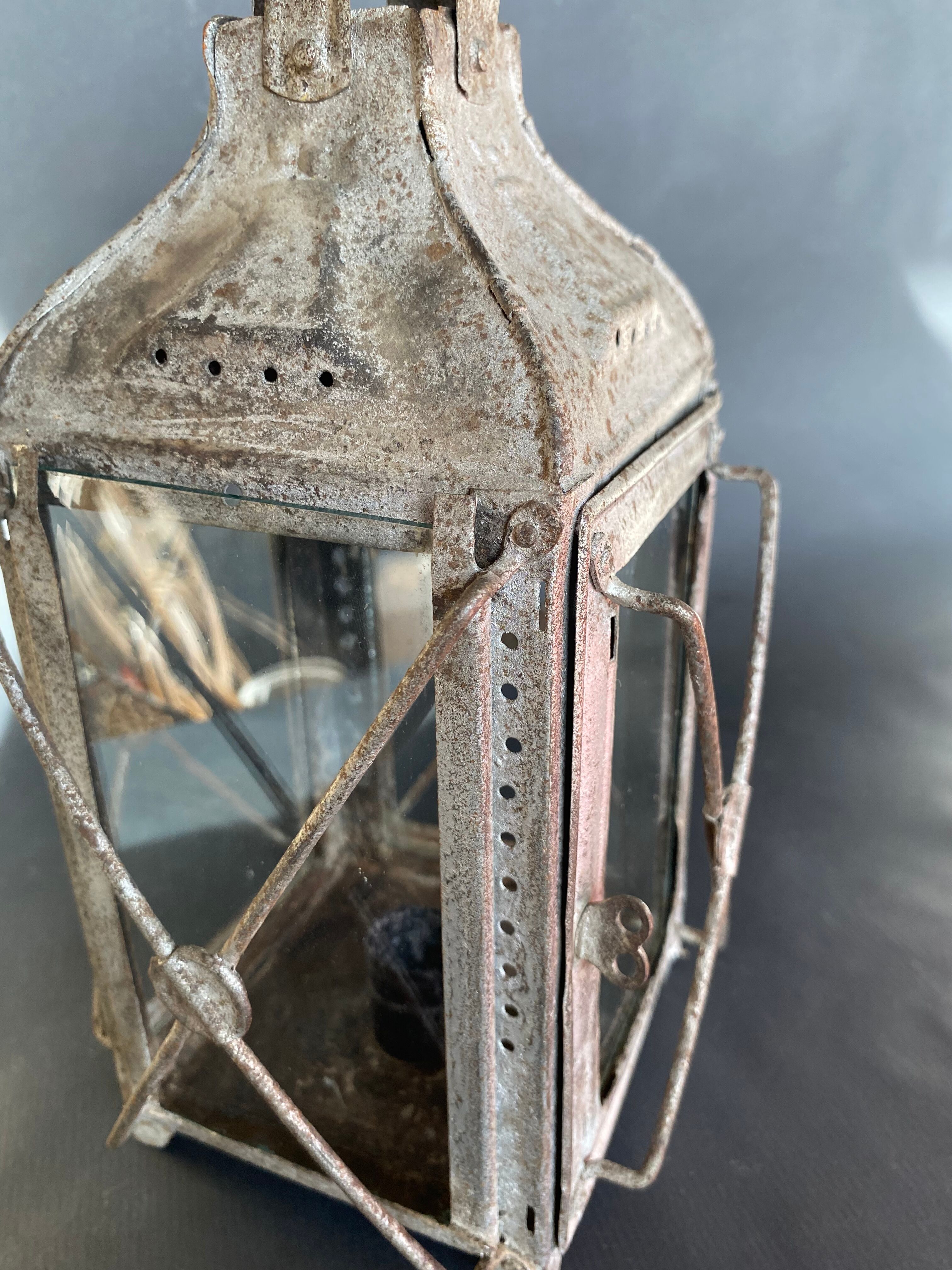 Lantern candle holder with glasses