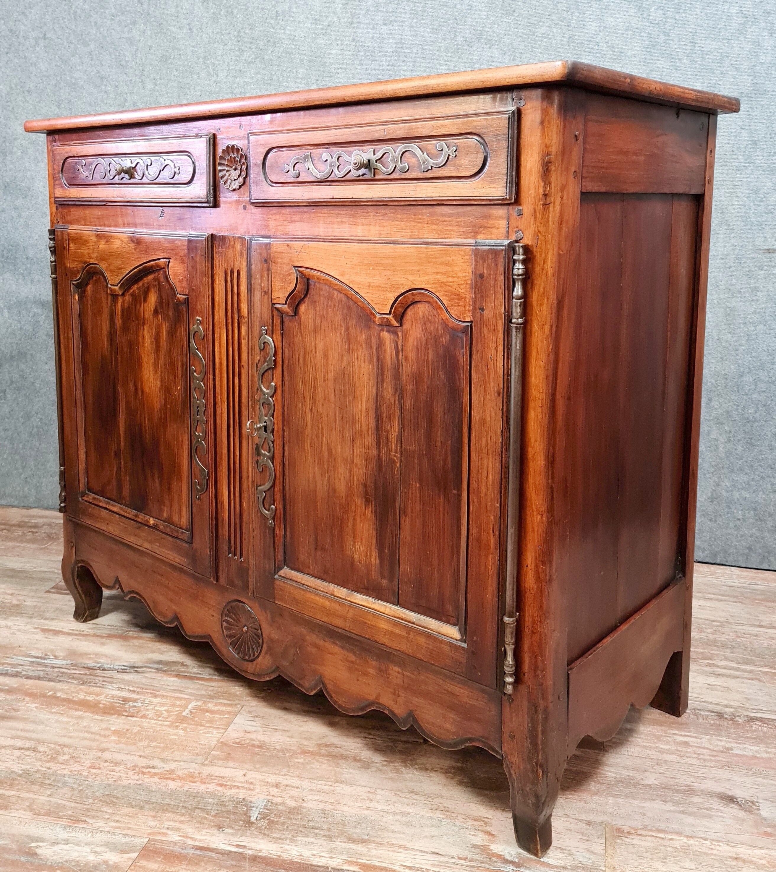 Louis XV period buffet in solid walnut around 1750
