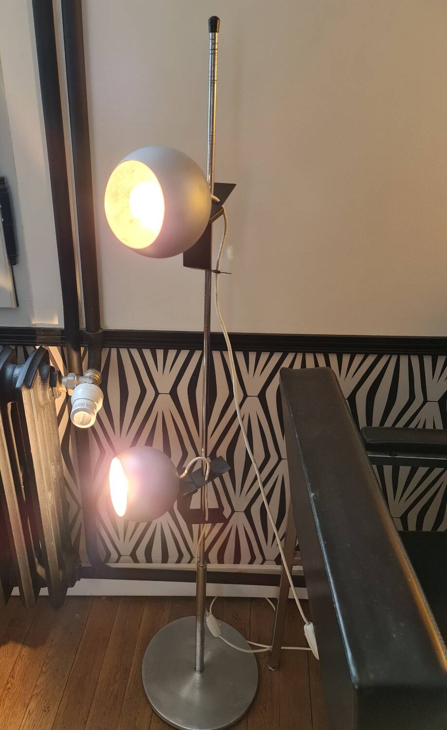 Two-light floor lamp with removable magnetic Eyes Ball.