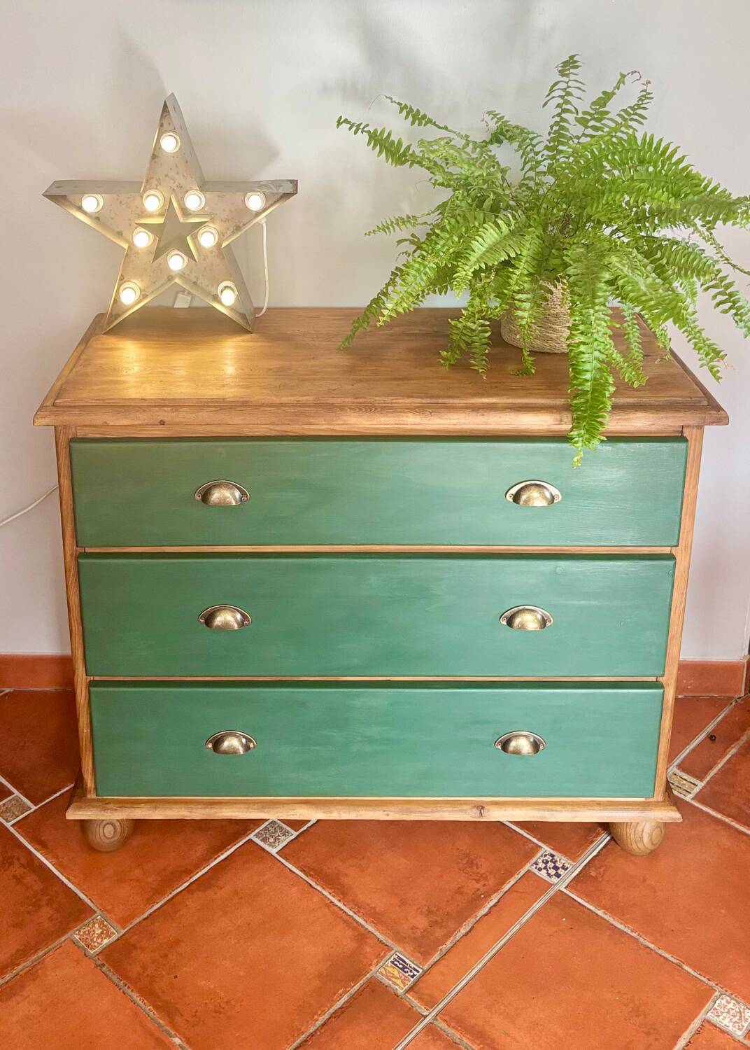 Petite commode rustique