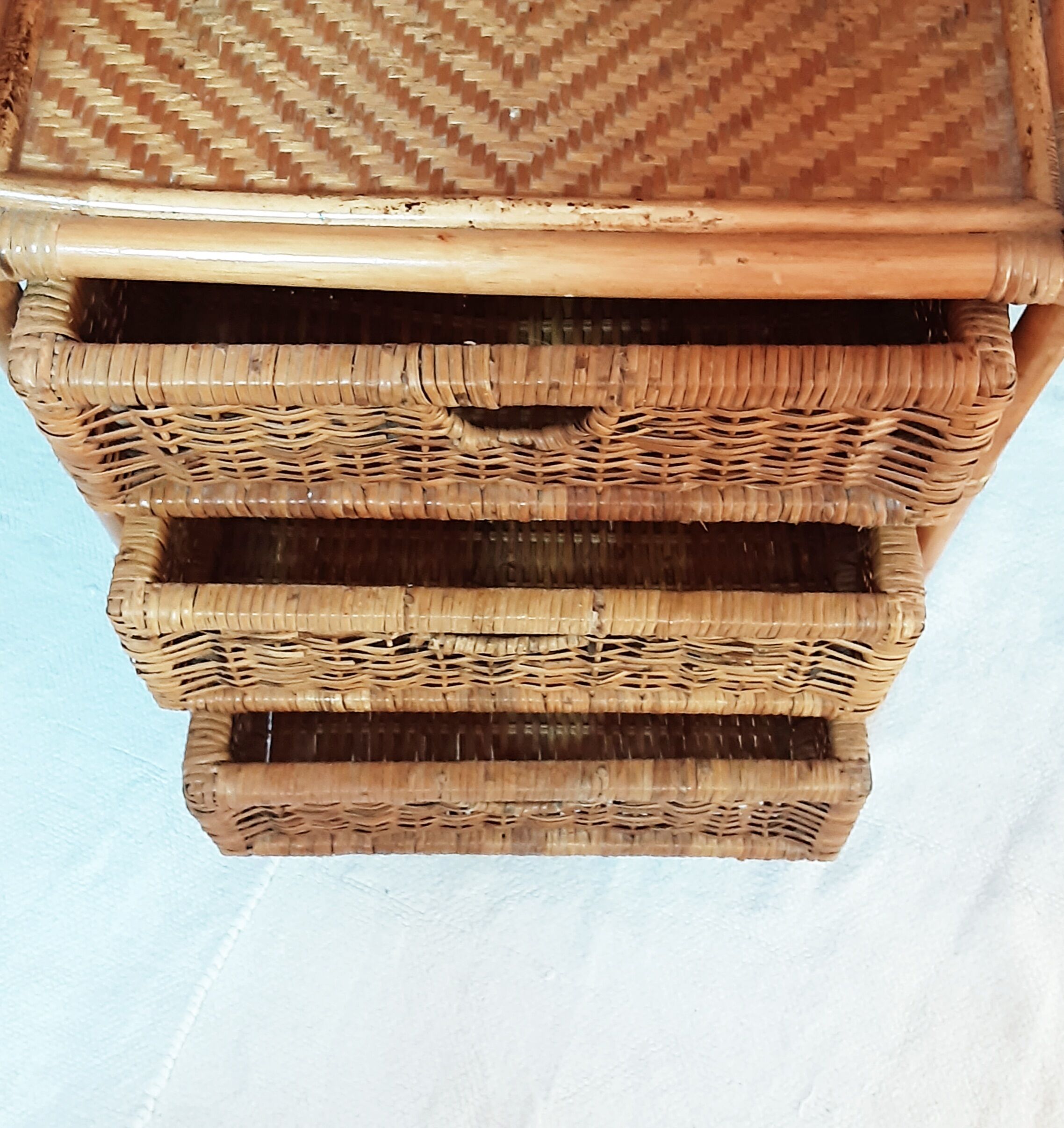 Meuble en rotin vintage