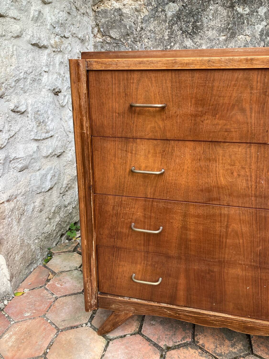 Compass leg chest of drawers