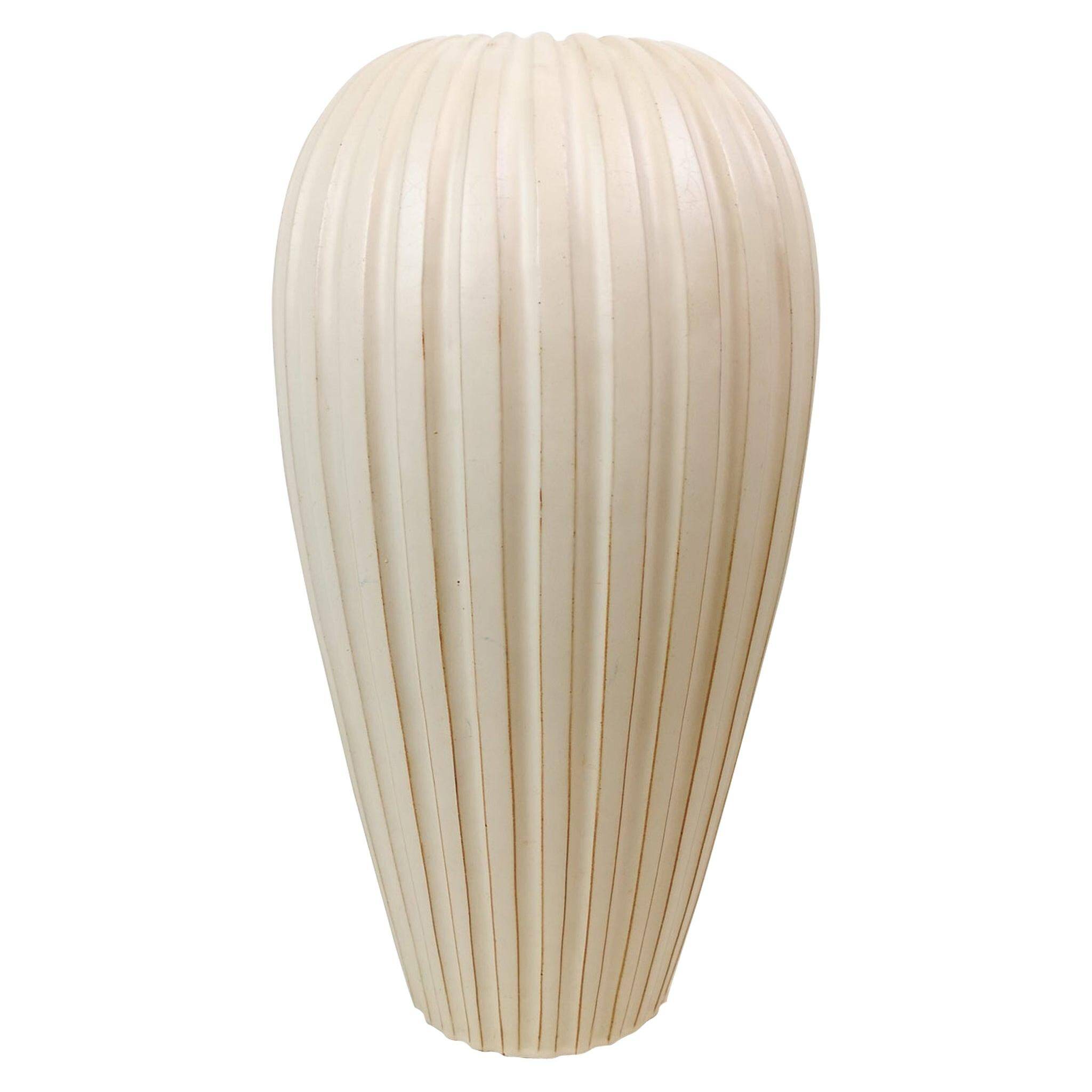 Mid-century pedestal vase by Vicke Lindstrand, 1940s, Sweden.