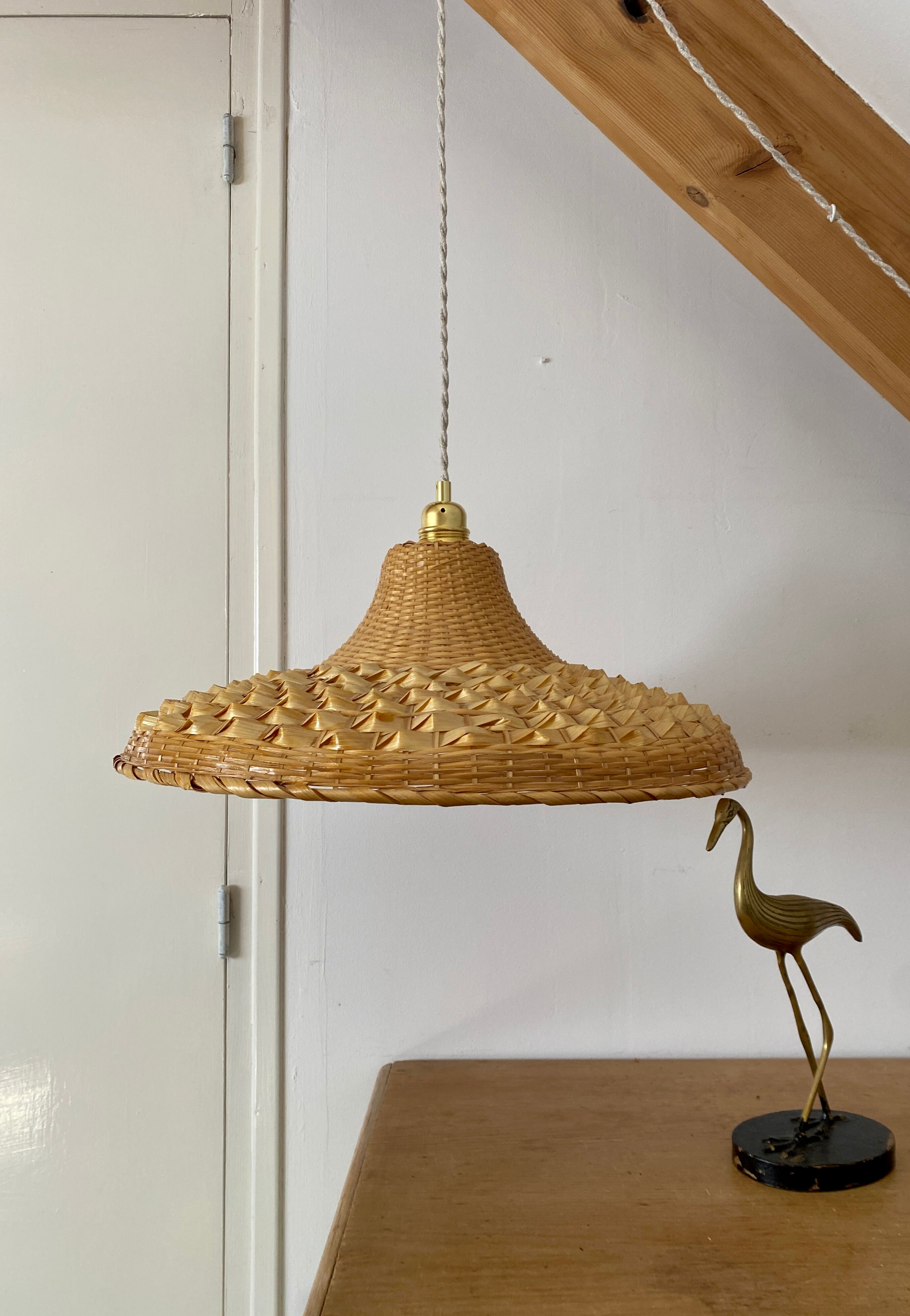Vintag lampshade suspension in natural material