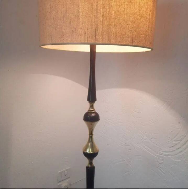 Tripod floor lamp – 1950s – wood and brass.