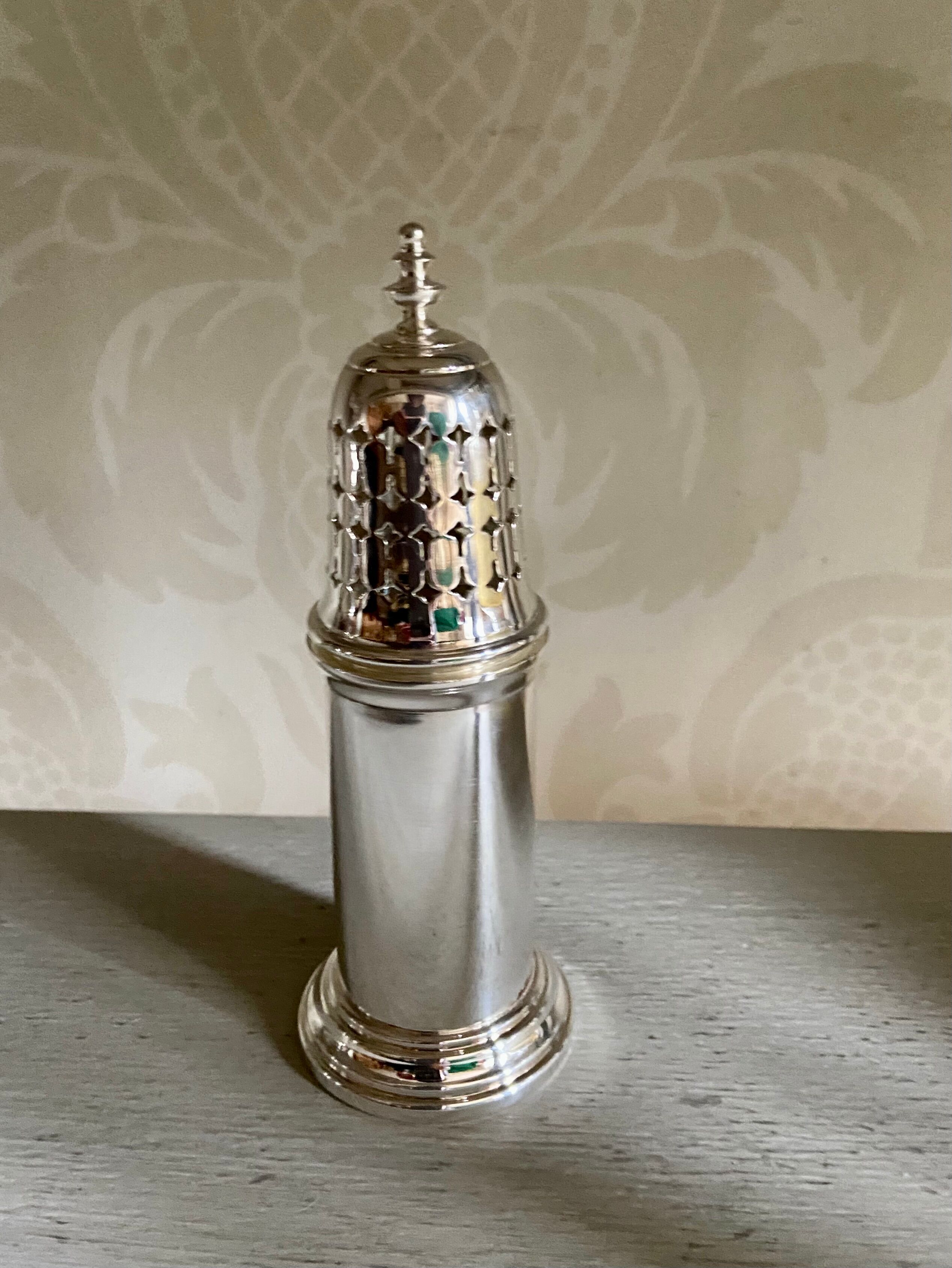 “Louis XIII” shaker