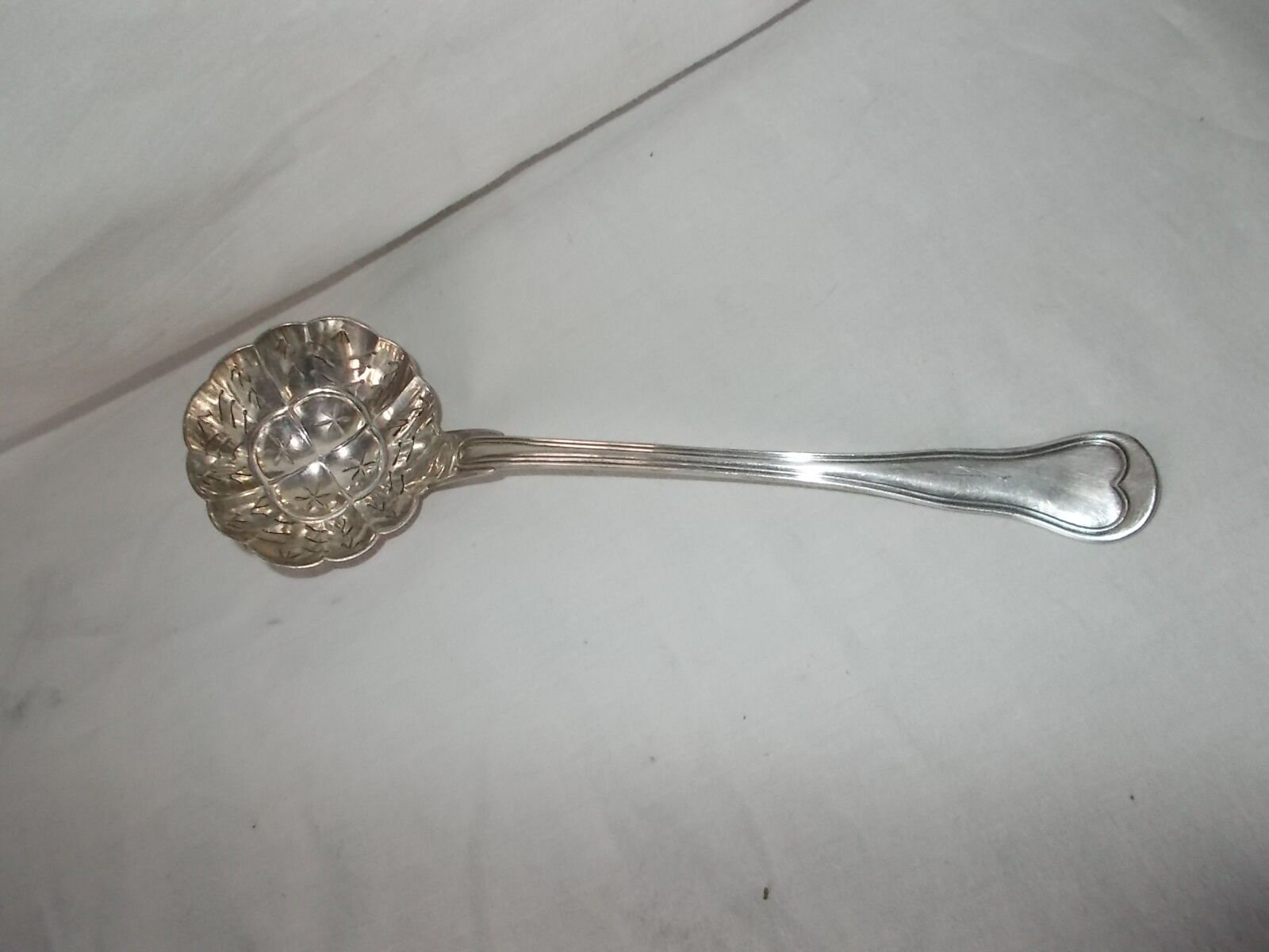 Cuillère à sucre saupoudreuse en métal argenté