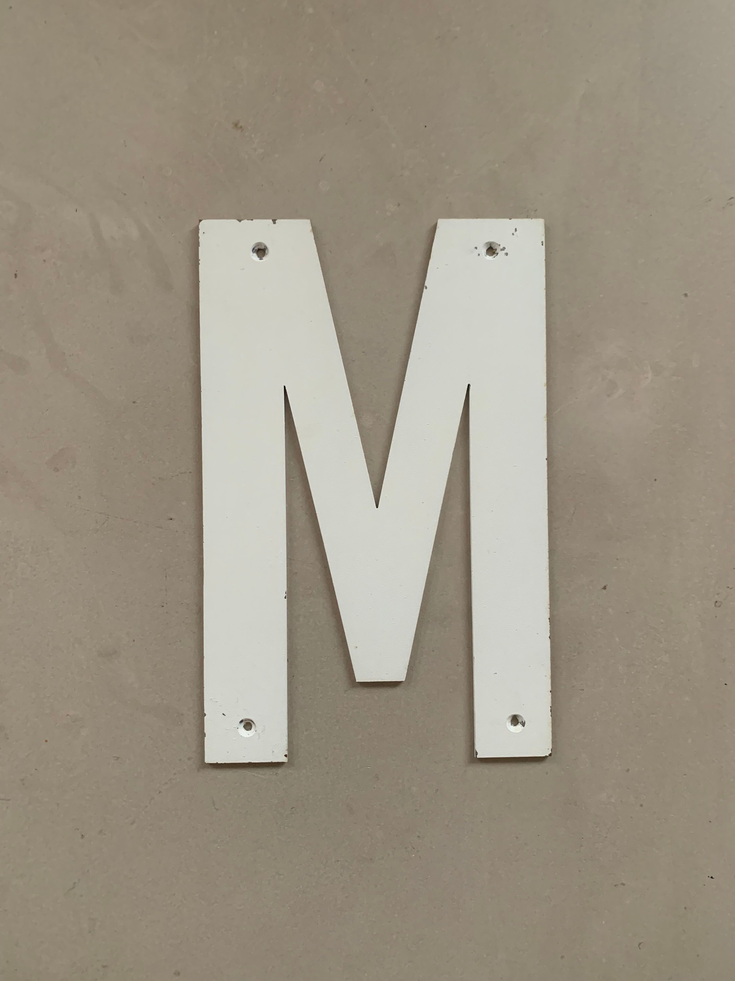 Lettre d’enseigne ancienne M / 27cm