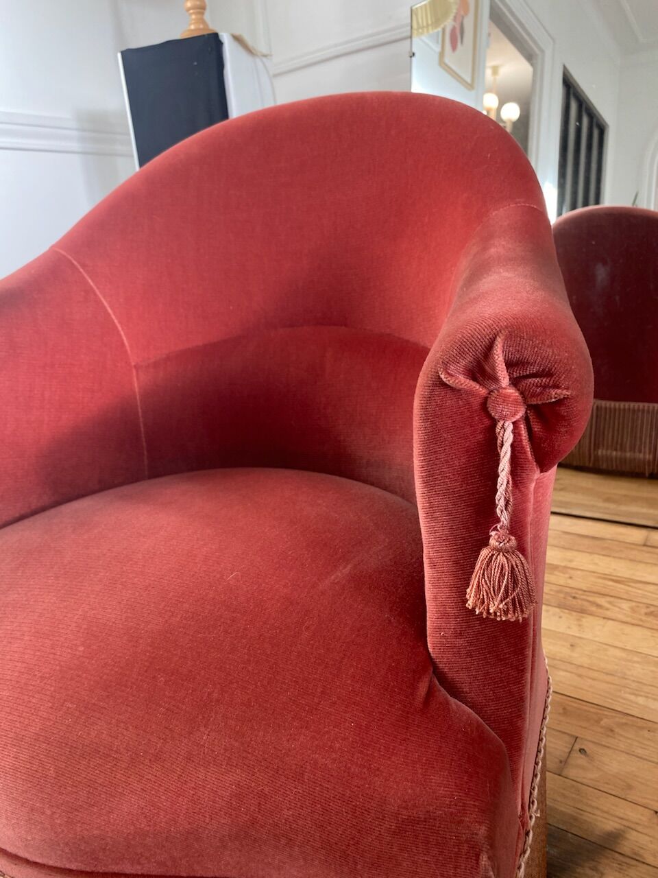 Antique pink toad armchair