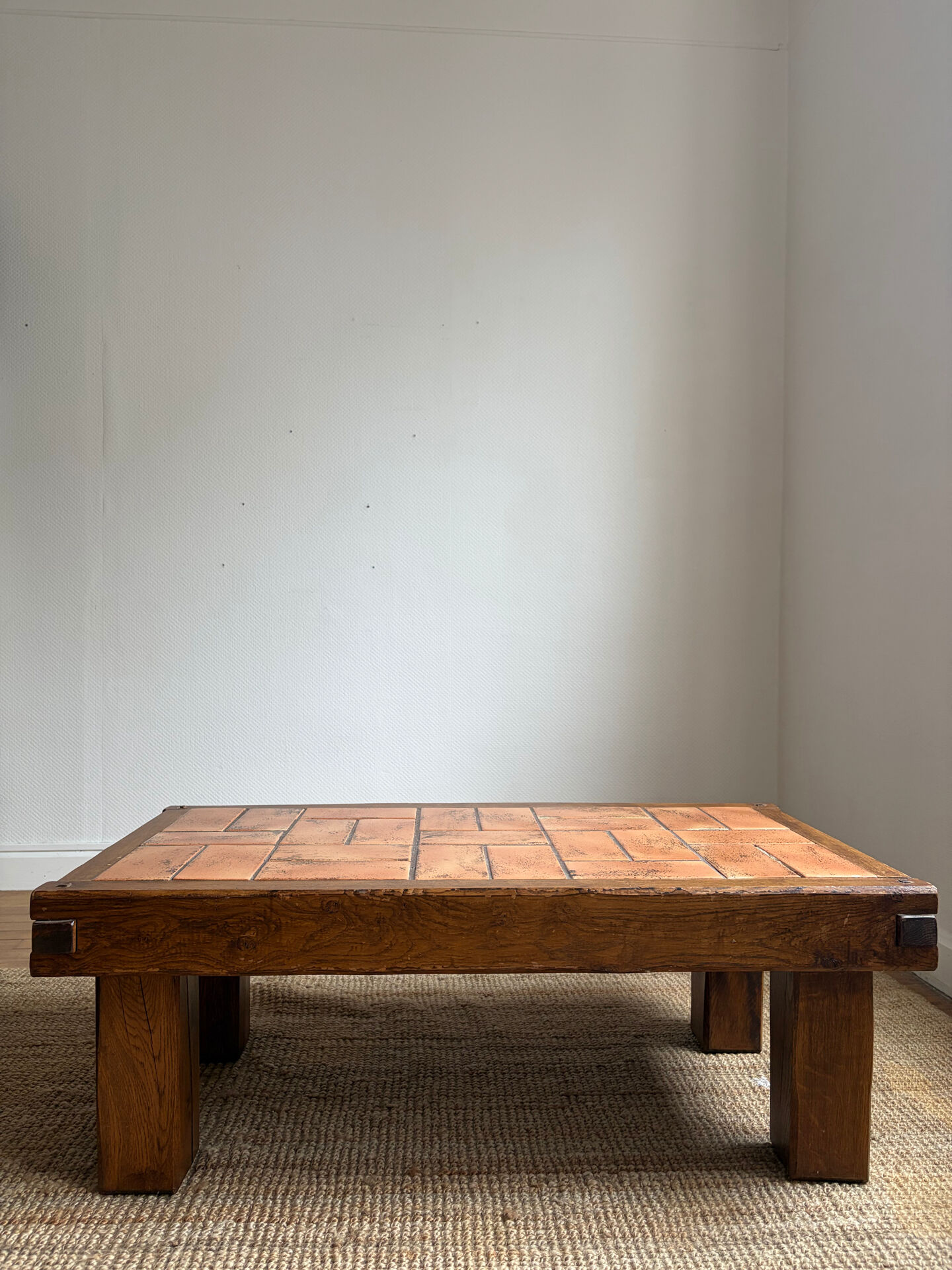 Table basse brutaliste