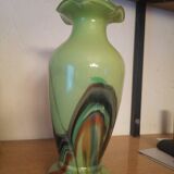 Petit vase opaline tons verts 1980