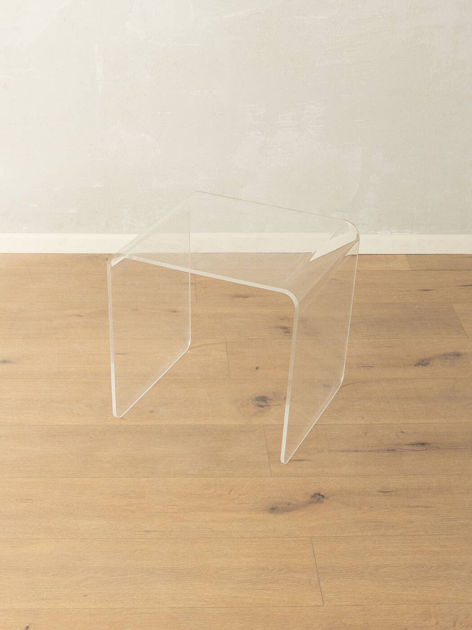 Table d'appoint minimaliste des années 1970, en verre acrylique
