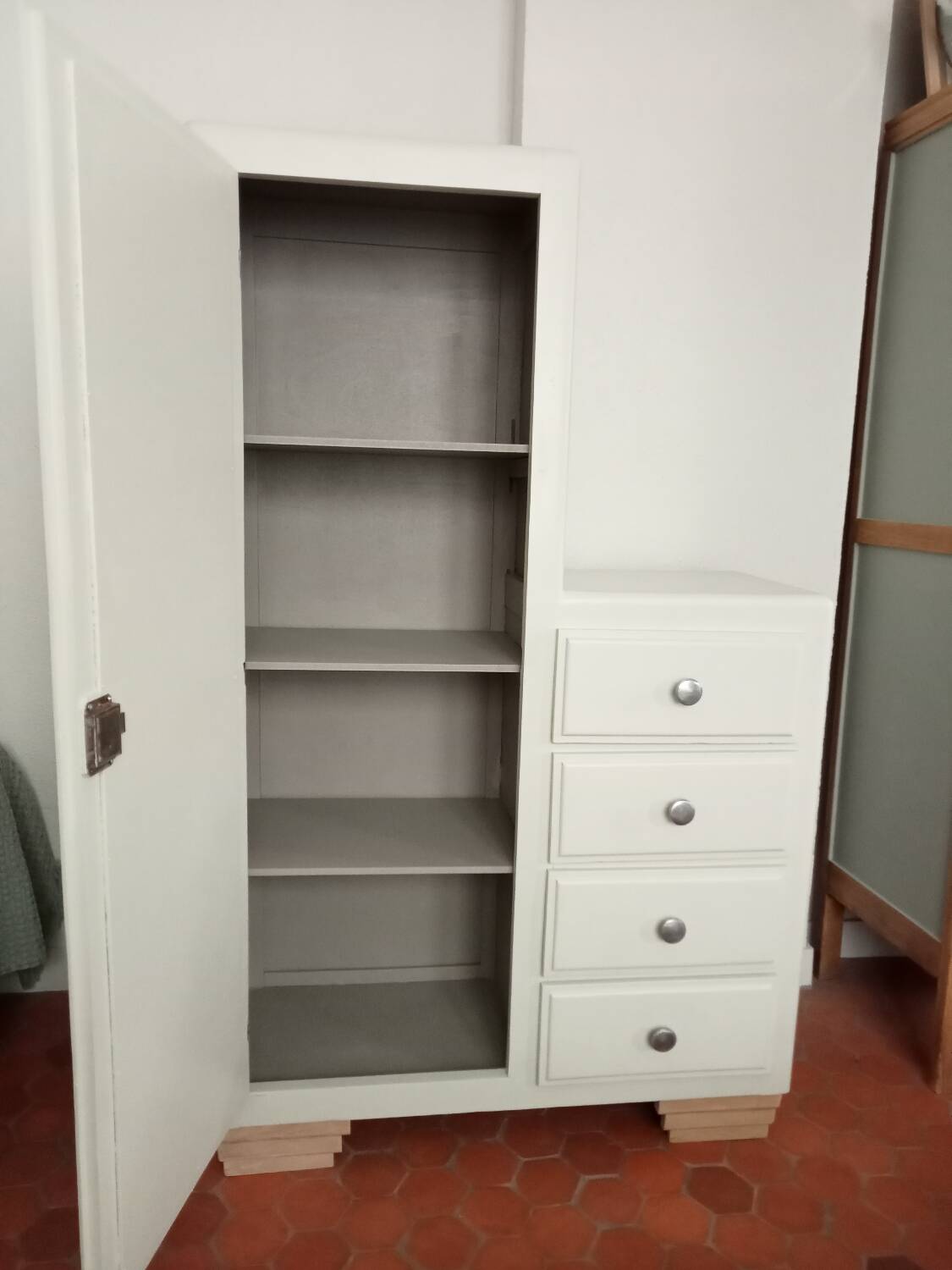 Asymmetrical wardrobe