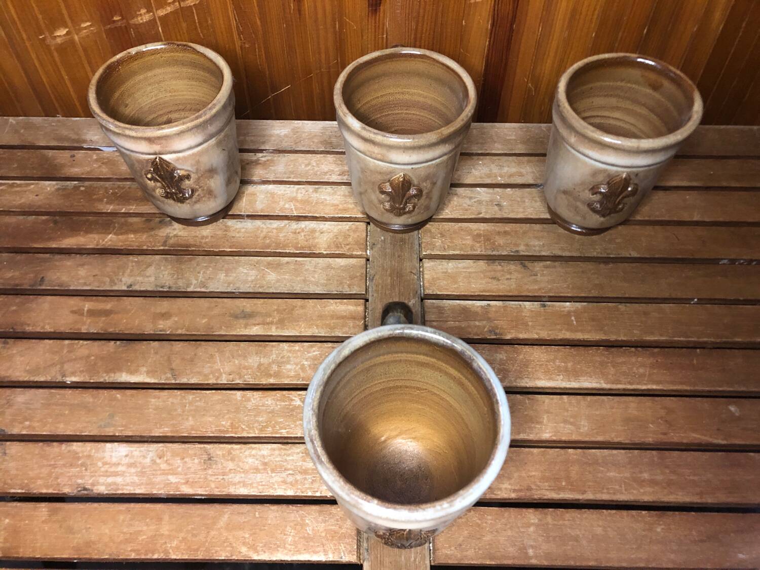 Set of 4 beige ceramic mugs fleur de lys vintage