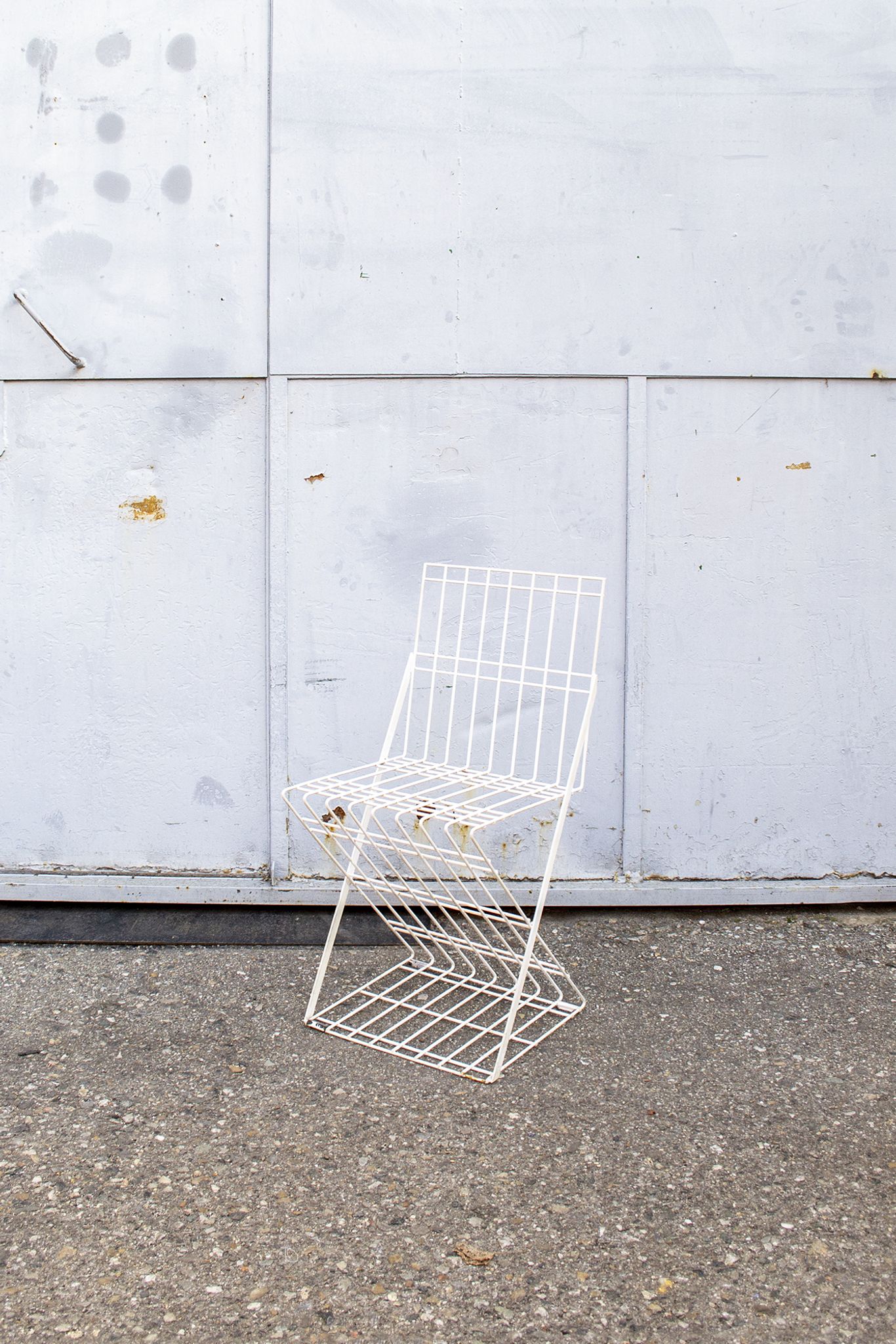Chaises empilables en fer brutaliste Italie 70s