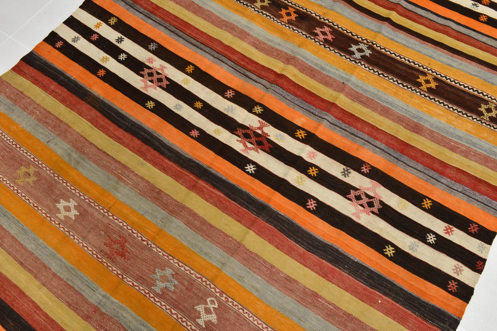 Tapis kilim vintage turc rayé multicolore à motifs géométriques, 190x320 cm