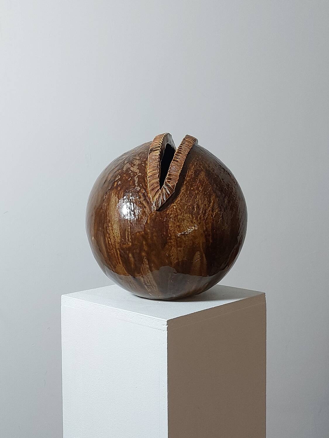 Vase en céramique brutaliste vintage unique en son genre