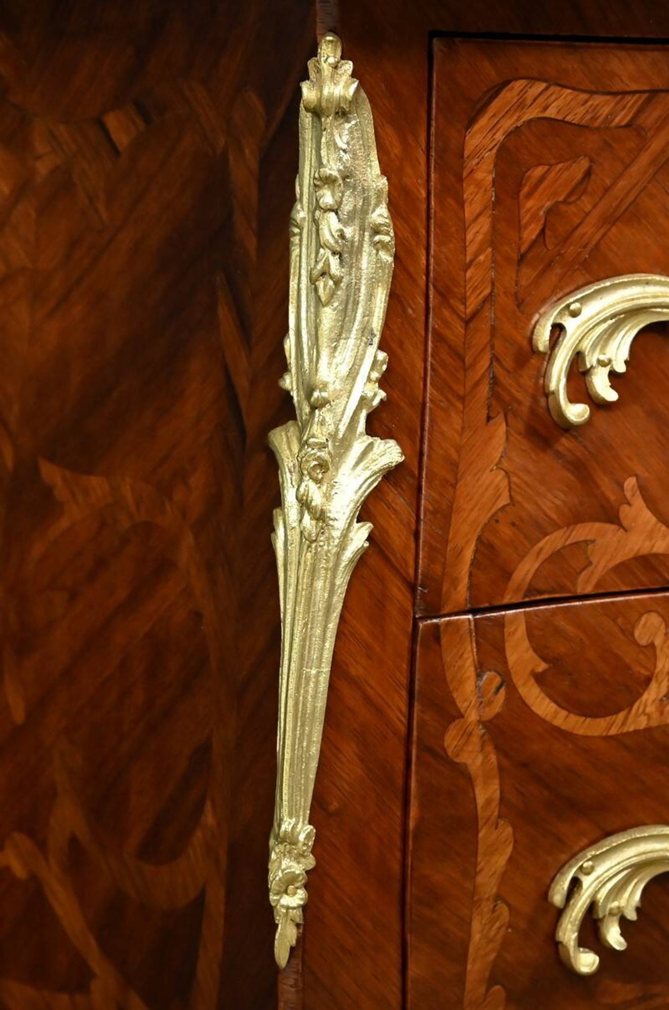 Commode en Acajou, style Louis XV – 1ère Partie XXe