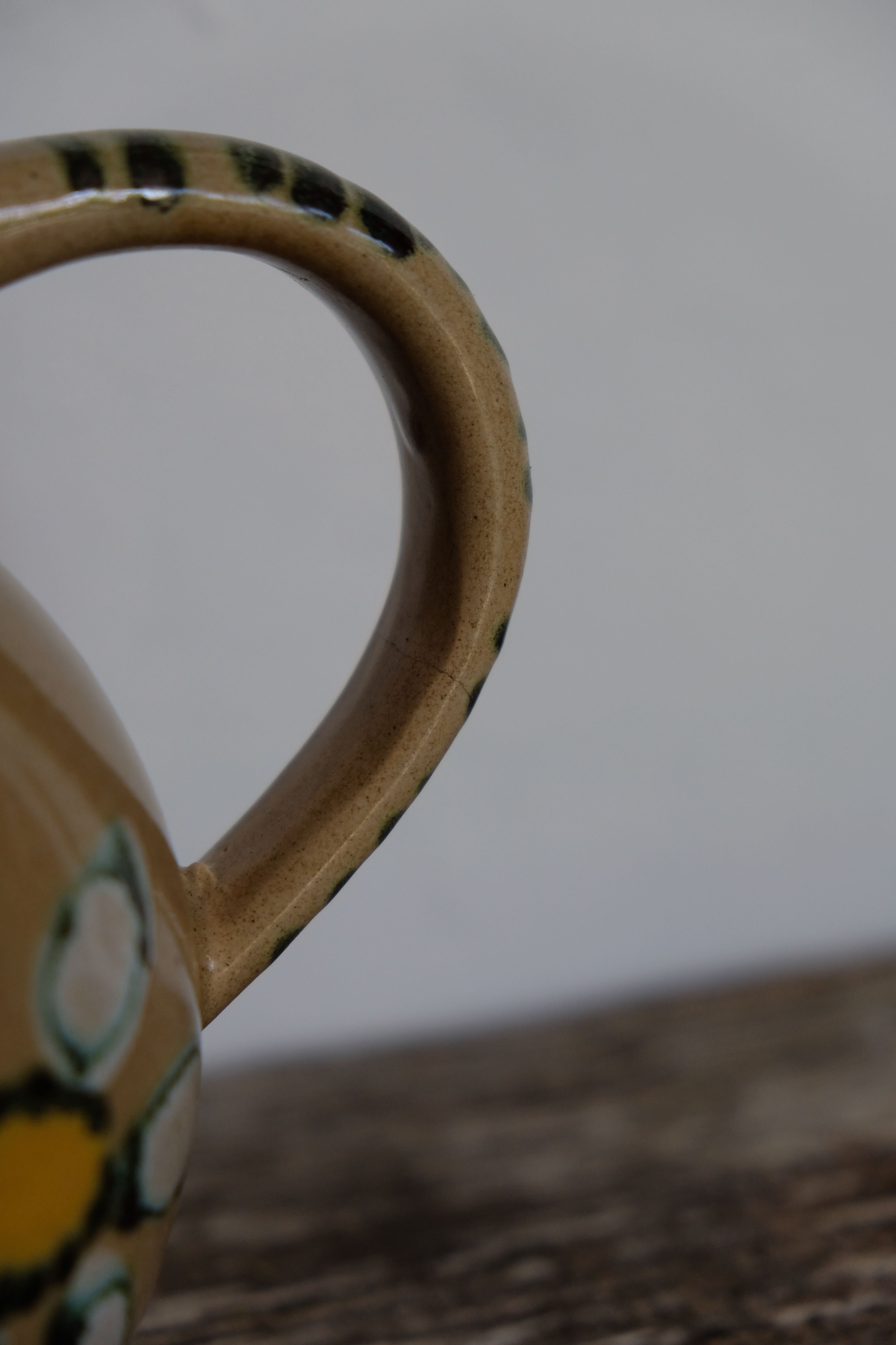 Water pitcher vase old décor daisies