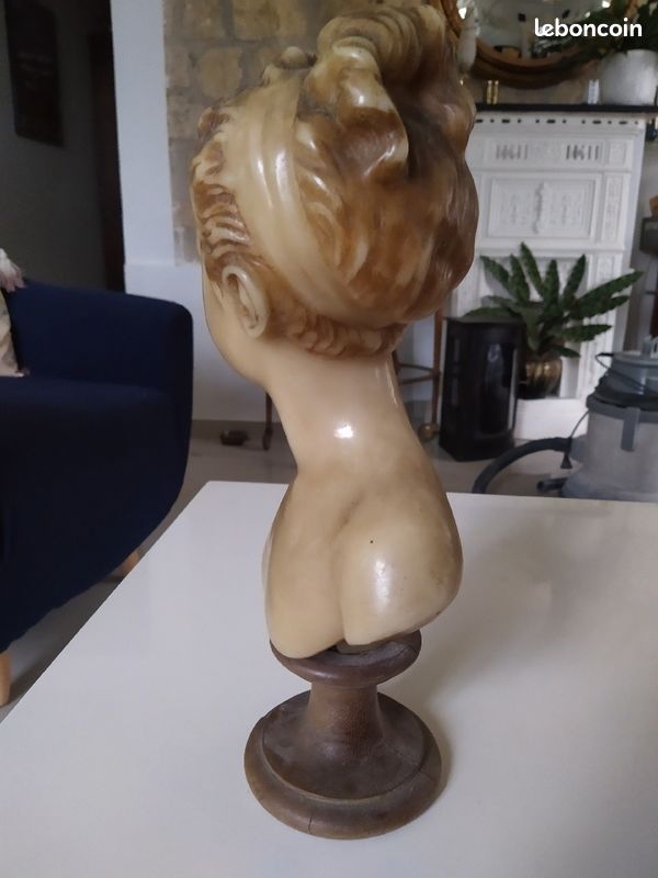 Buste de jeune fille fin XIXeme