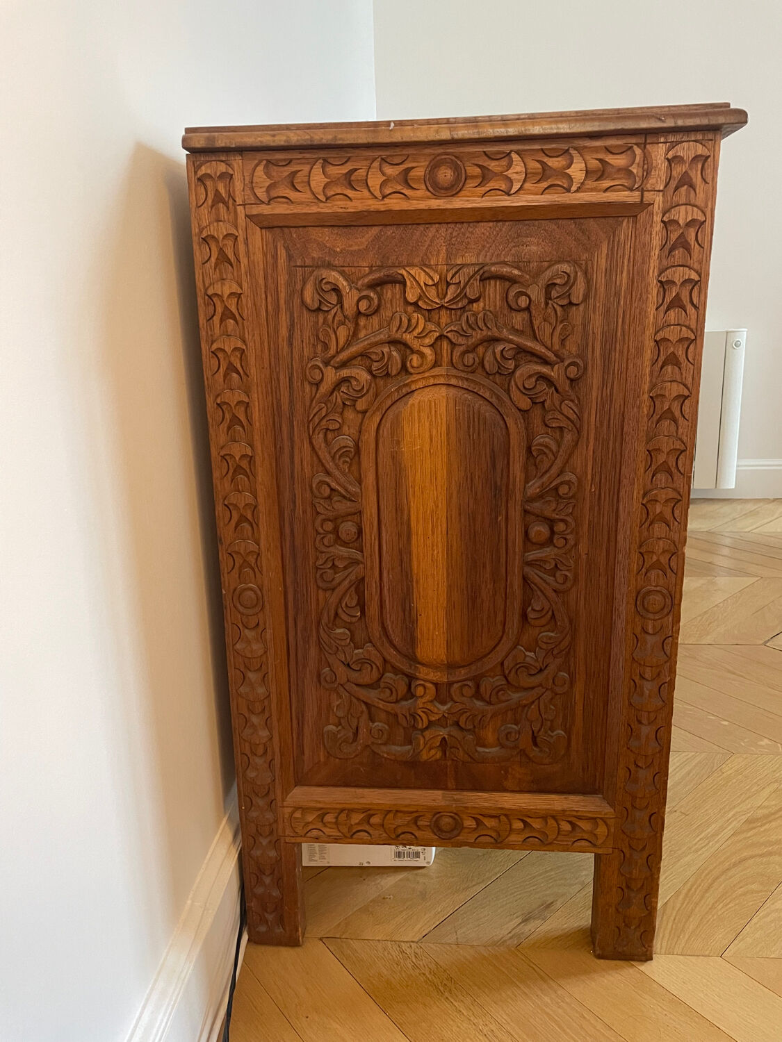 Buffet sculpté à la main, Pérou, bois intégral