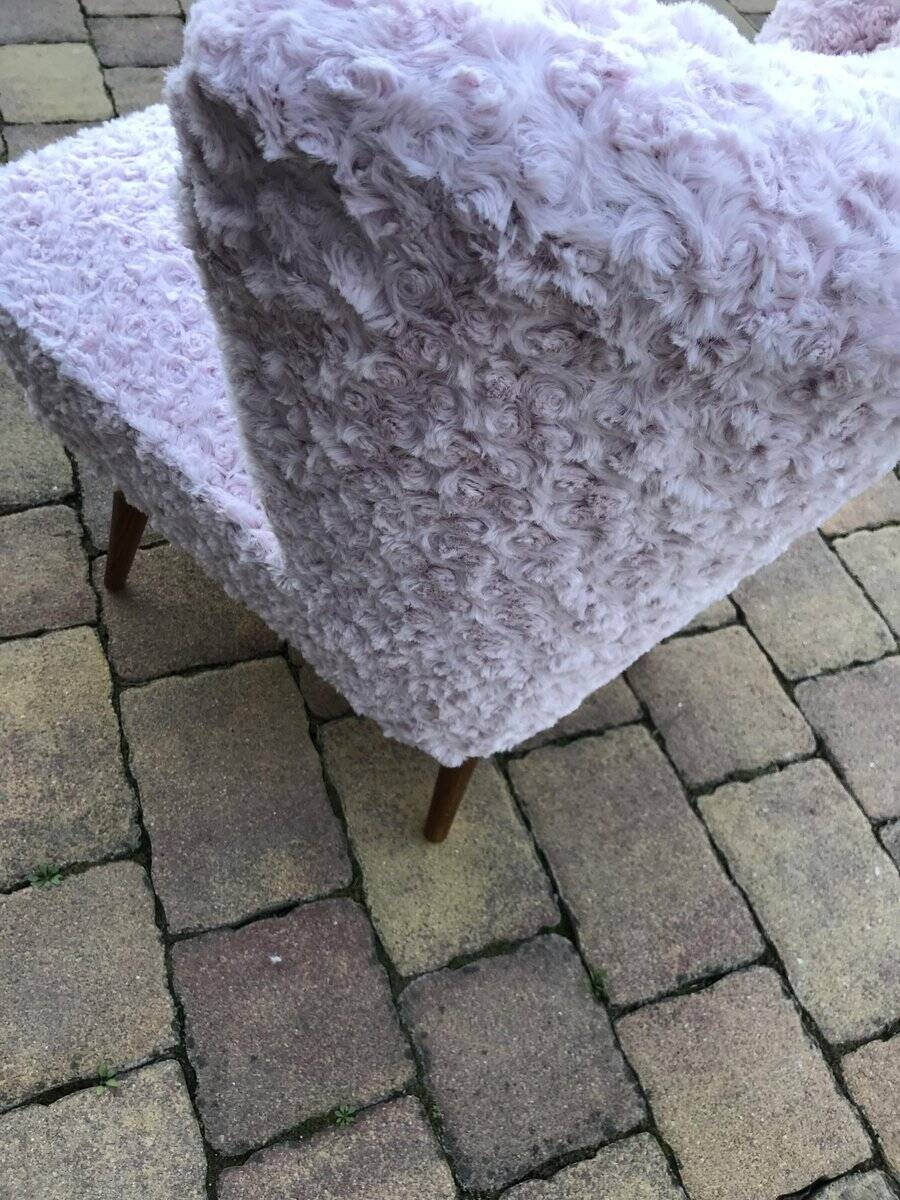 Mid-century cocktail chair in pink faux fur, solid beech legs, vintage style.