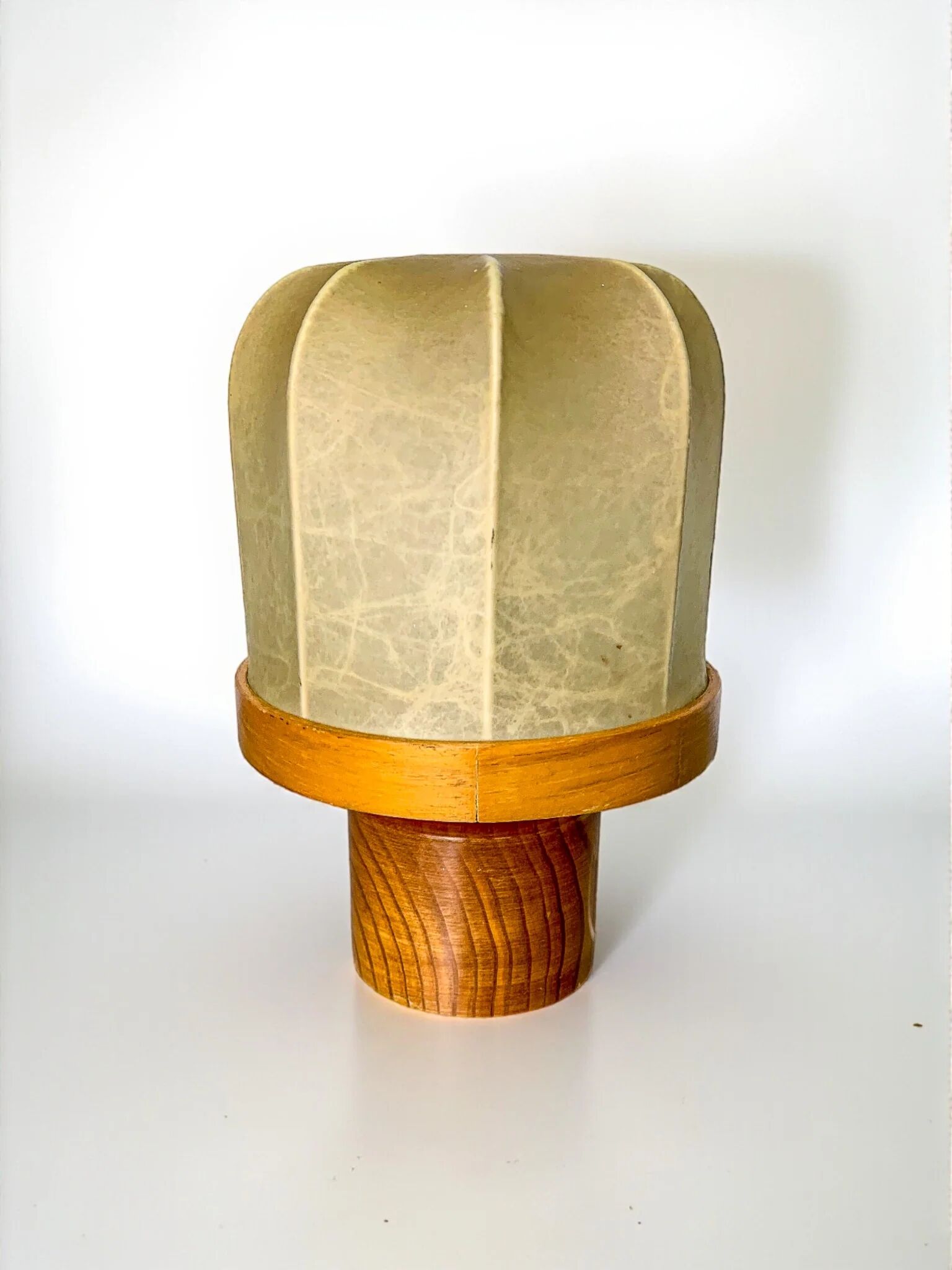 Italian "Cocoon" table lamp, resin and pine wood, 1970s