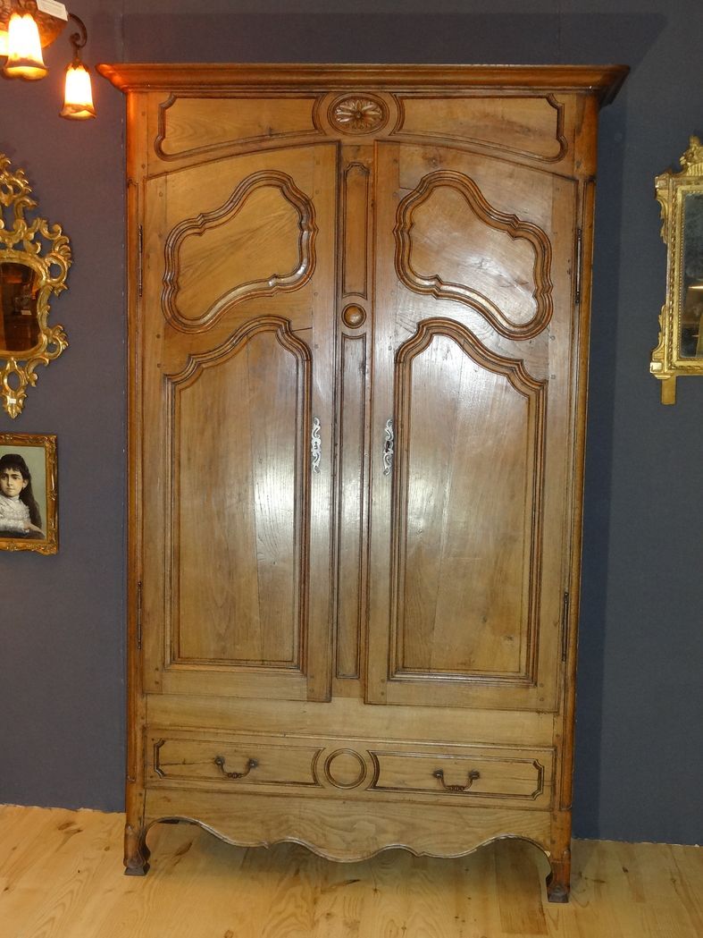 Louis XV period oak cabinet 1.57 x 2.53 m