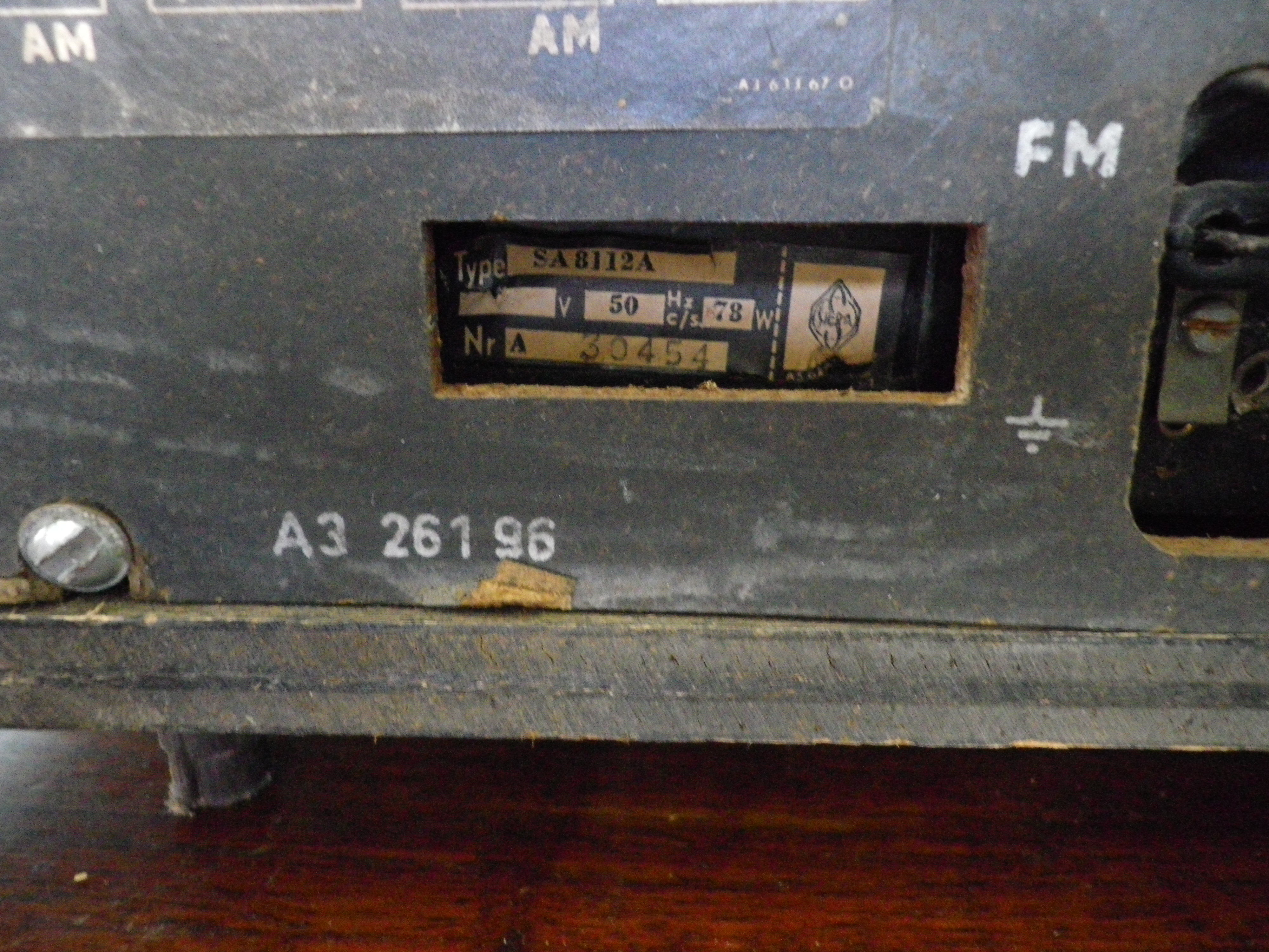 Wood, glass, bakelite, vinyl and brass radio - Bi-amp radio - Philips