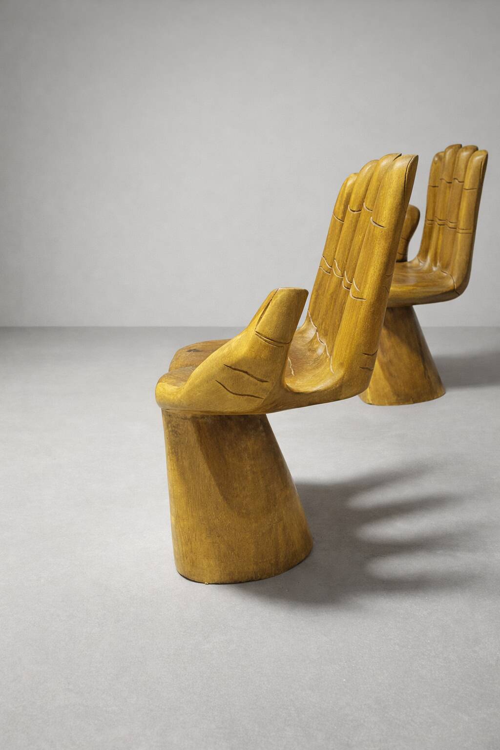 Sculptural armchair in solid wood – hand shape