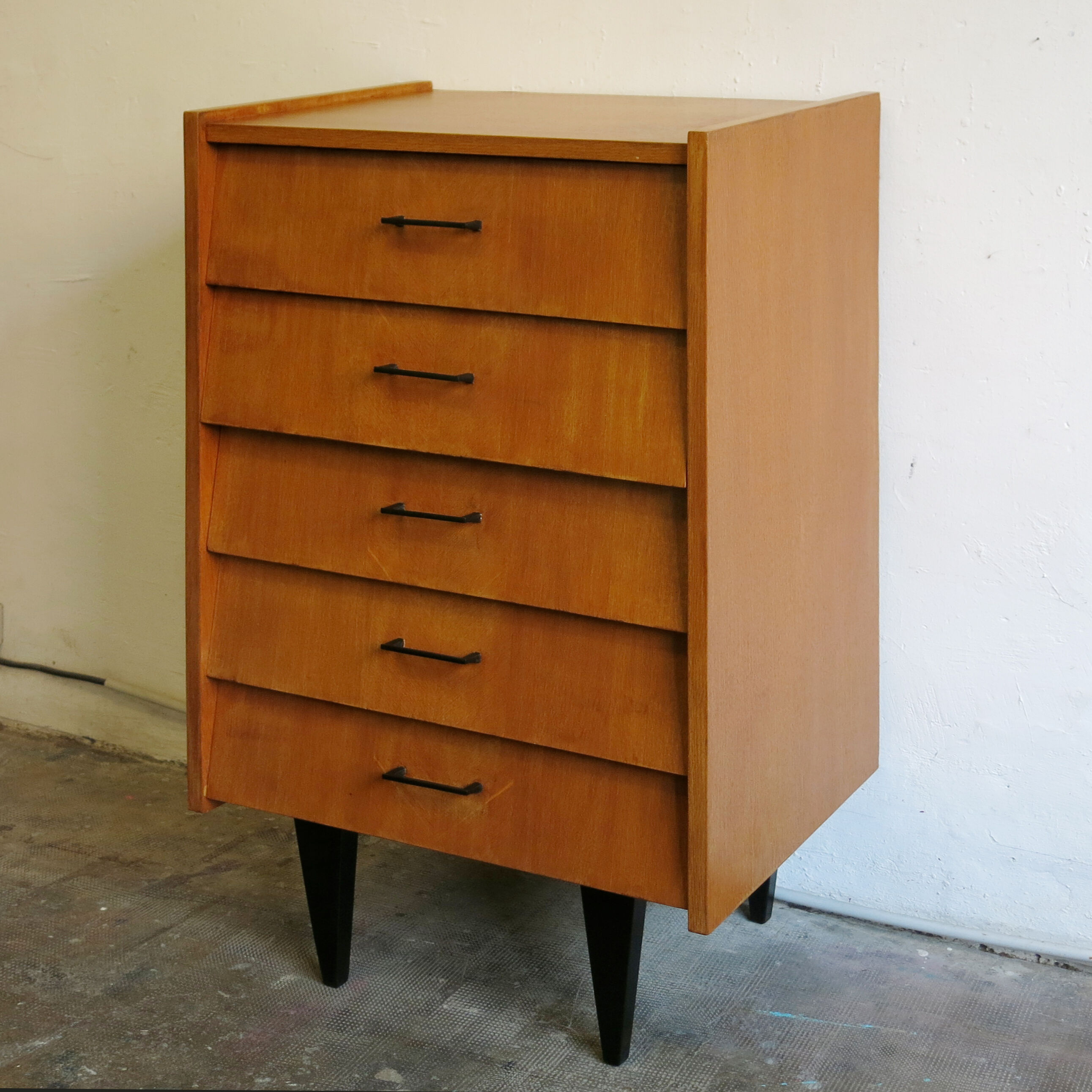 Chiffonier, high dresser