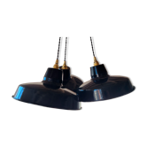 Trio of suspensions in enamelled sheet metal